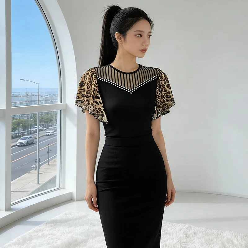 Summer Women's Fashion T-Shirt Rhinestone Embellished Bell Sleeve Patchwork Slimming Top Elegant Style round Neckline Casual ...