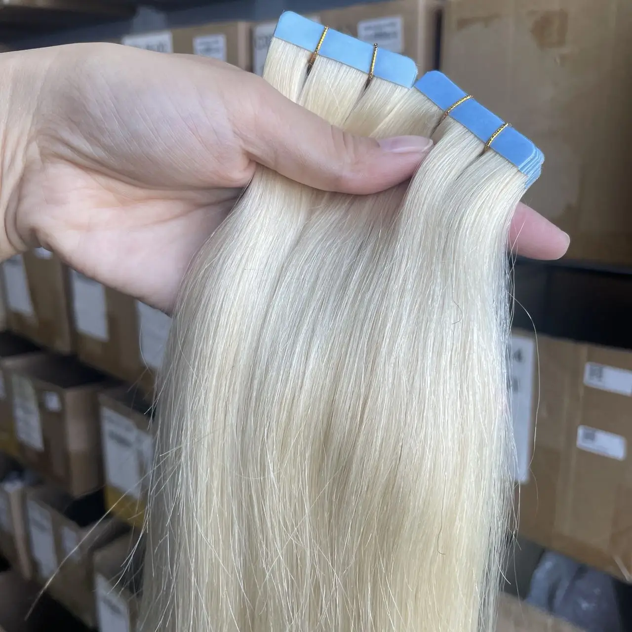 プラチナブロンドの人間の髪の毛のよこ糸,滑らかな髪,puスキン,サロンヘア,30g, 12-20インチ,60 #, 20ピース/パック