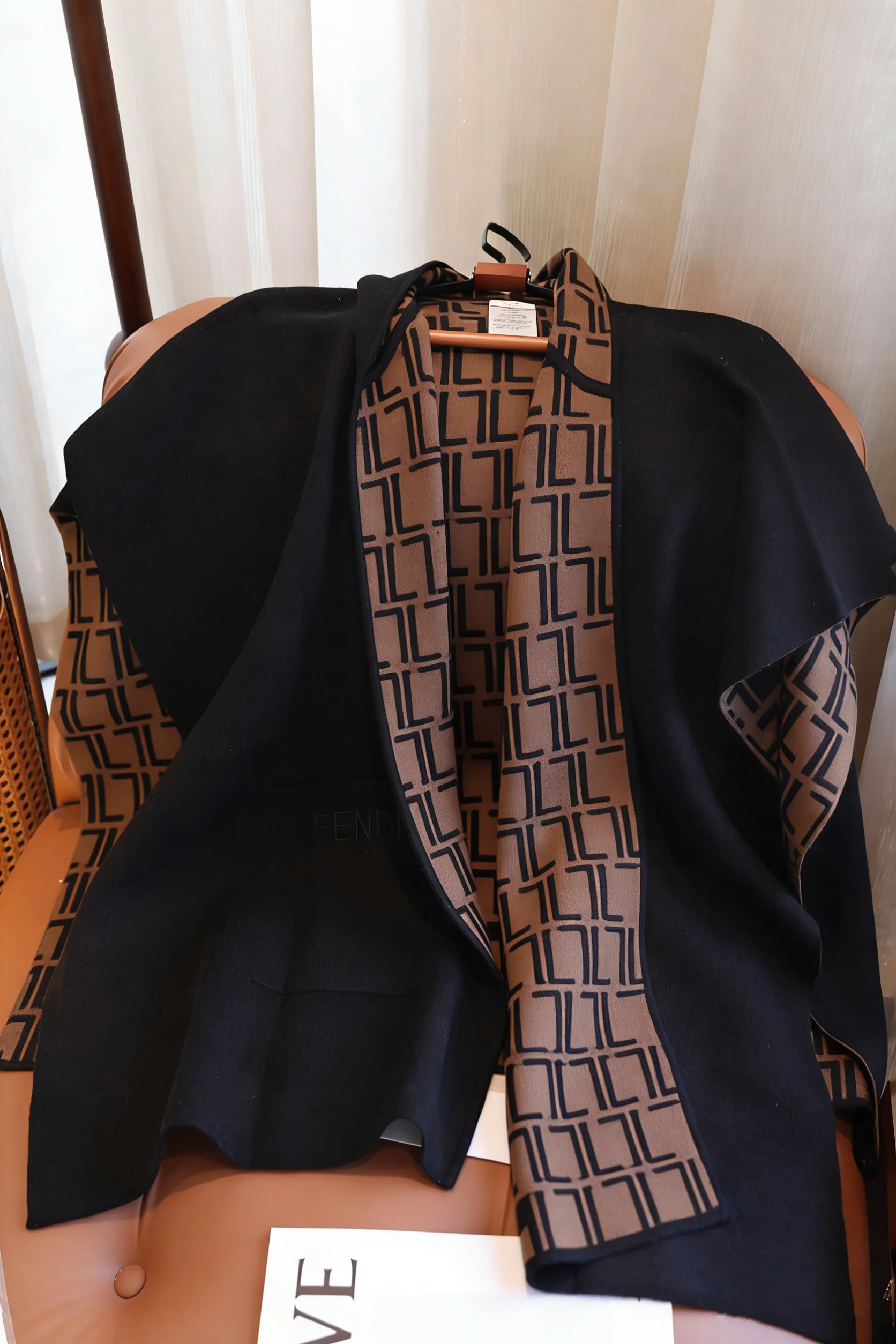 

Элитный теплый женский шарф-шаль с принтом для осени и зимы 2026 года