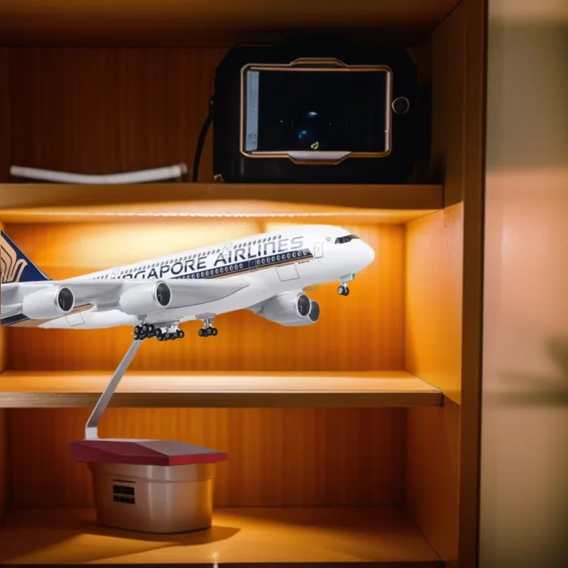 

1:160 Scale 47cm Aircraft Toy Model A380 Singapore Airbus Touch Or Voice-activated Aircraft Model Can Be Used As Decoration Or G