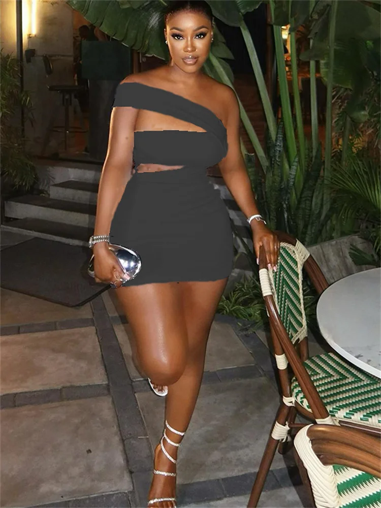 Chatte étrange robe creuse irrégulière femmes froncé col diagonale sans manches tendance minuit maigre dos nu coquette Mini moulante