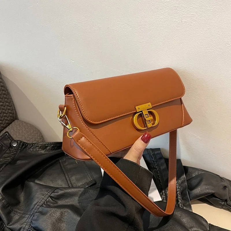 

Luxury Women's Tote Bag Made Of Fine Leather Boasting Casual Vintage And Paris Trendy Chic Look​