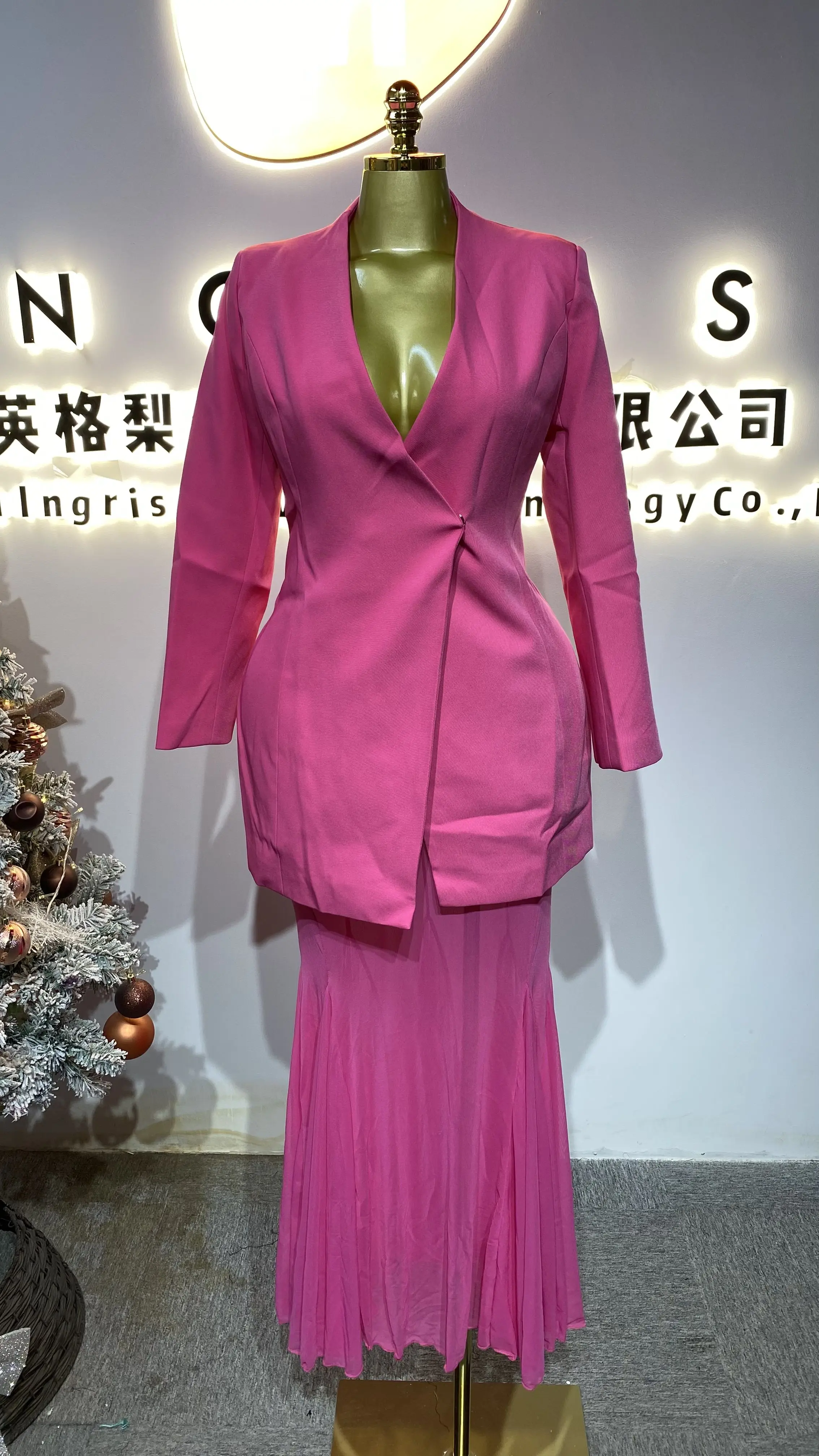 

2025 New High-Quality Fashion Women's Pink Satin Suit with Mesh Fishtail Skirt and Slim Fit Dress-GZXX278