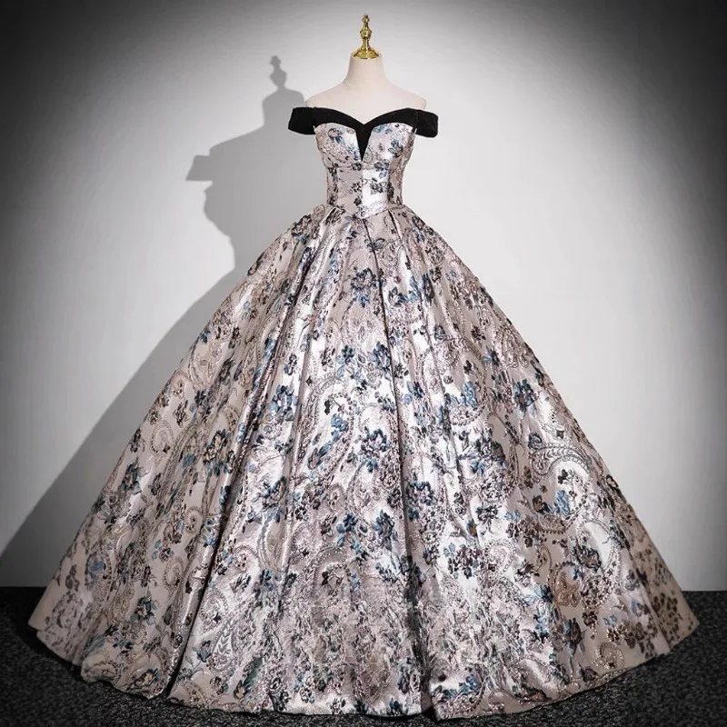 

Elegant Evening Gown, Grand Display of Fluffy Skirt, Coming of Age Ceremony, Birthday Banquet Solo Singing, Vocal Arts Exam Host