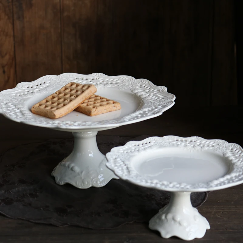 Cream-coloured Vintage Cut-out Decorative Tray/High Feet Dessert Platter