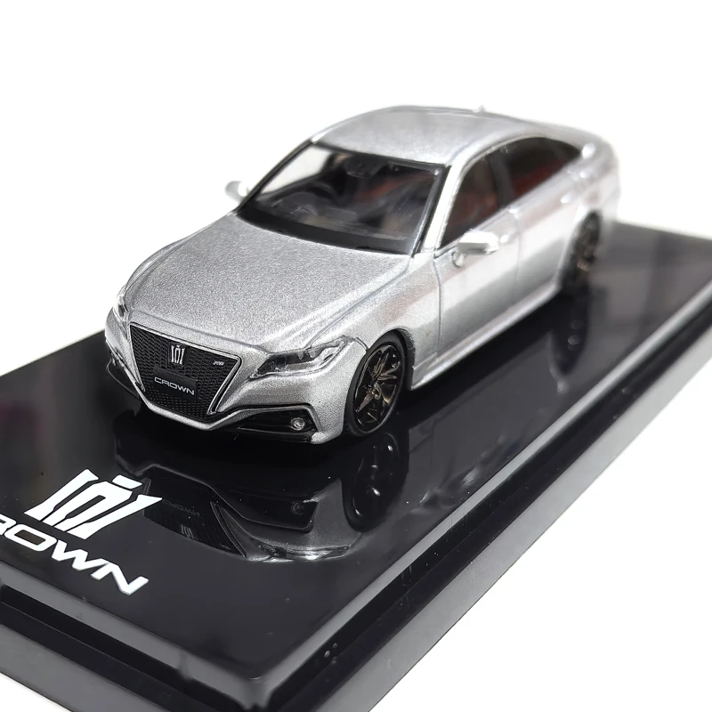 

Diecast 1/64 Scale Hobby Toyota Crown Static Alloy Car Model Collectible Toy Gift Souvenir Display