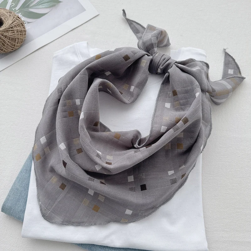 

Художественный шарф в клетку контрастных цветов для женщин, универсальный, для путешествий, декоративный, защищающий шею, тонкий, маленький шарф.