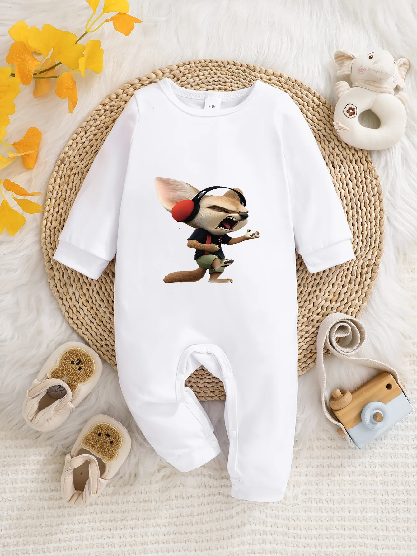 

【Официально лицензировано】 Детский комбинезон с длинными рукавами Disney Finnick | Нежная и приятная на ощупь ткань, принт с изображением лисы-фенека, который носит наушники.