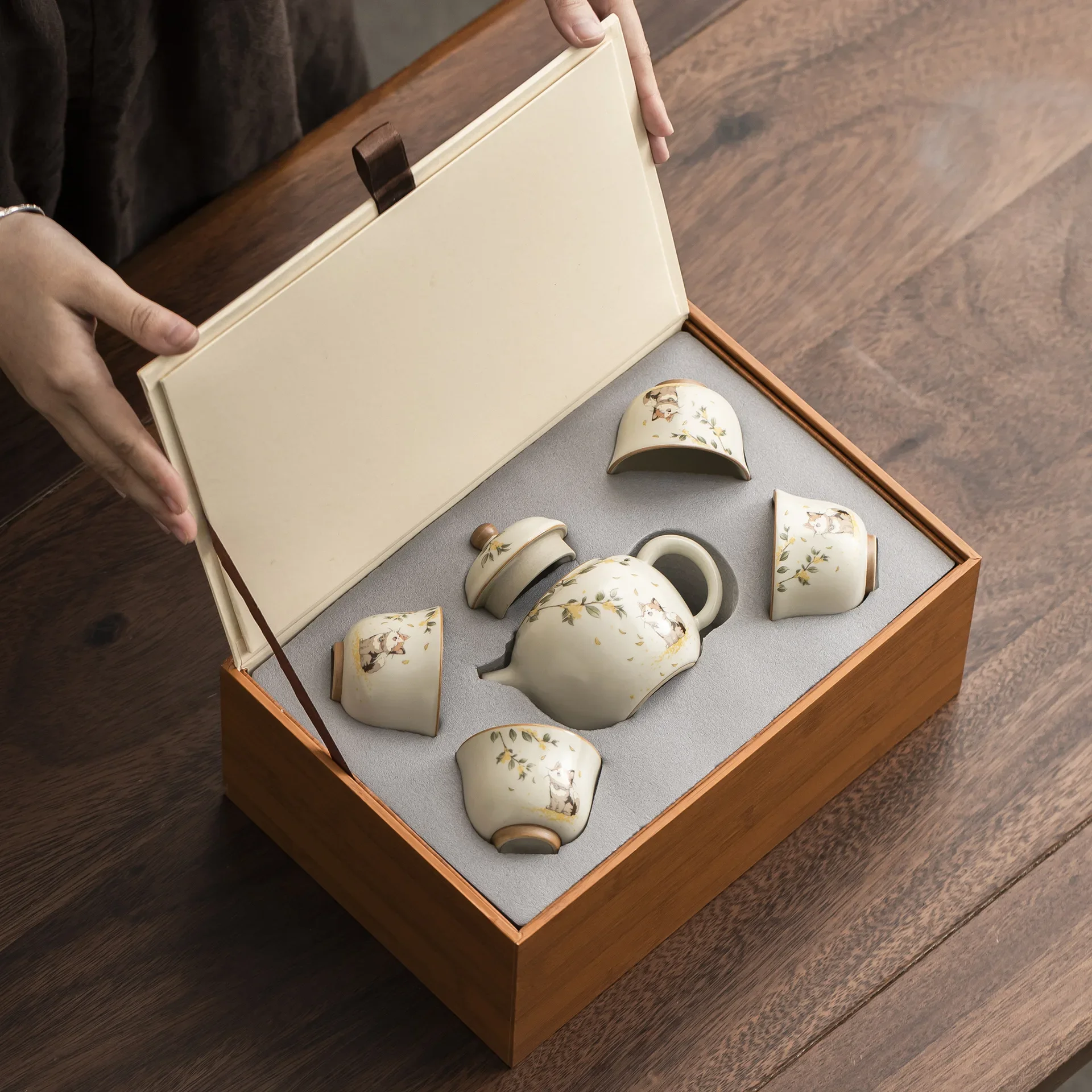 Kung Fu Tea Set Tea Tray One Pot Four Cups Home High-end Teapot Hand-painted Design Chinese Style Tea Cupcamping Cooking Settea
