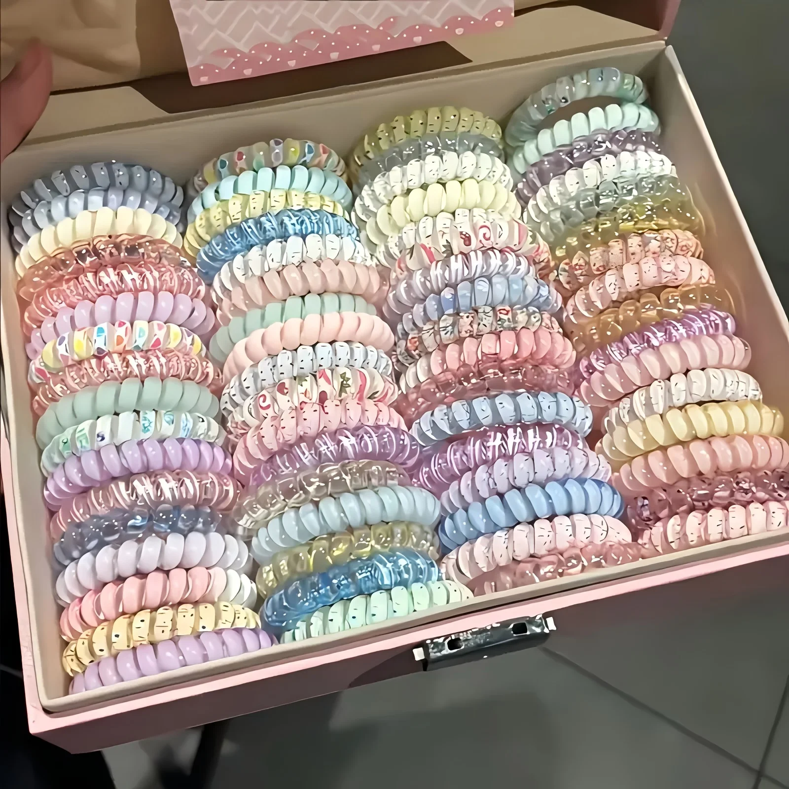 pacote-com-20-elasticos-de-cabelo-coloridos-em-formato-de-fio-de-telefone-duraveis-e-de-alta-qualidade-design-versatil-estilo-coreano-com-coco-e-uva-adequados-para-uso-diario-no-verao-para-meninas