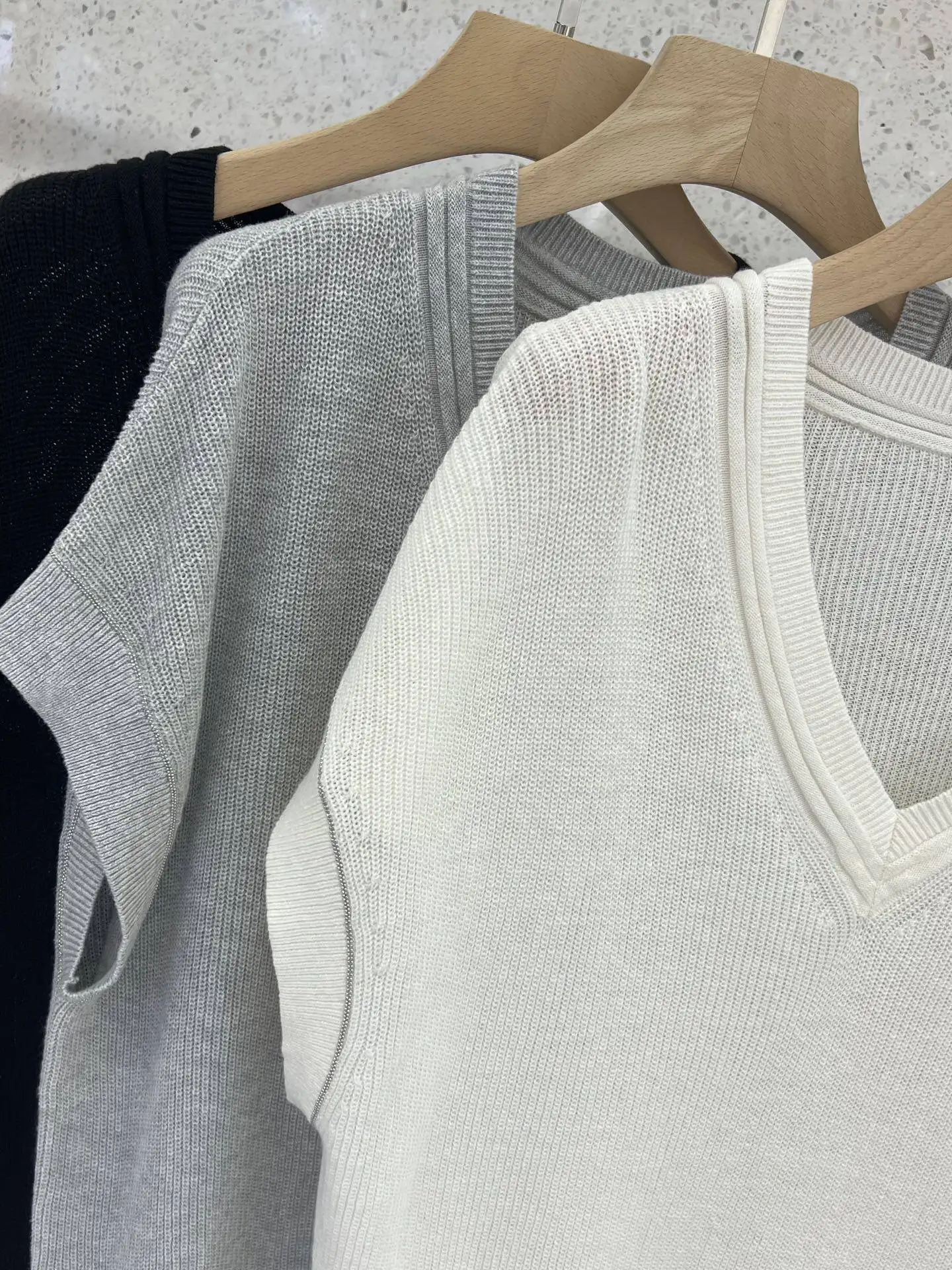 Women's Summer New Heavy Industry Bead Chain V-neck Short sleeved Silk Linen Knitted Sweater T-shirt