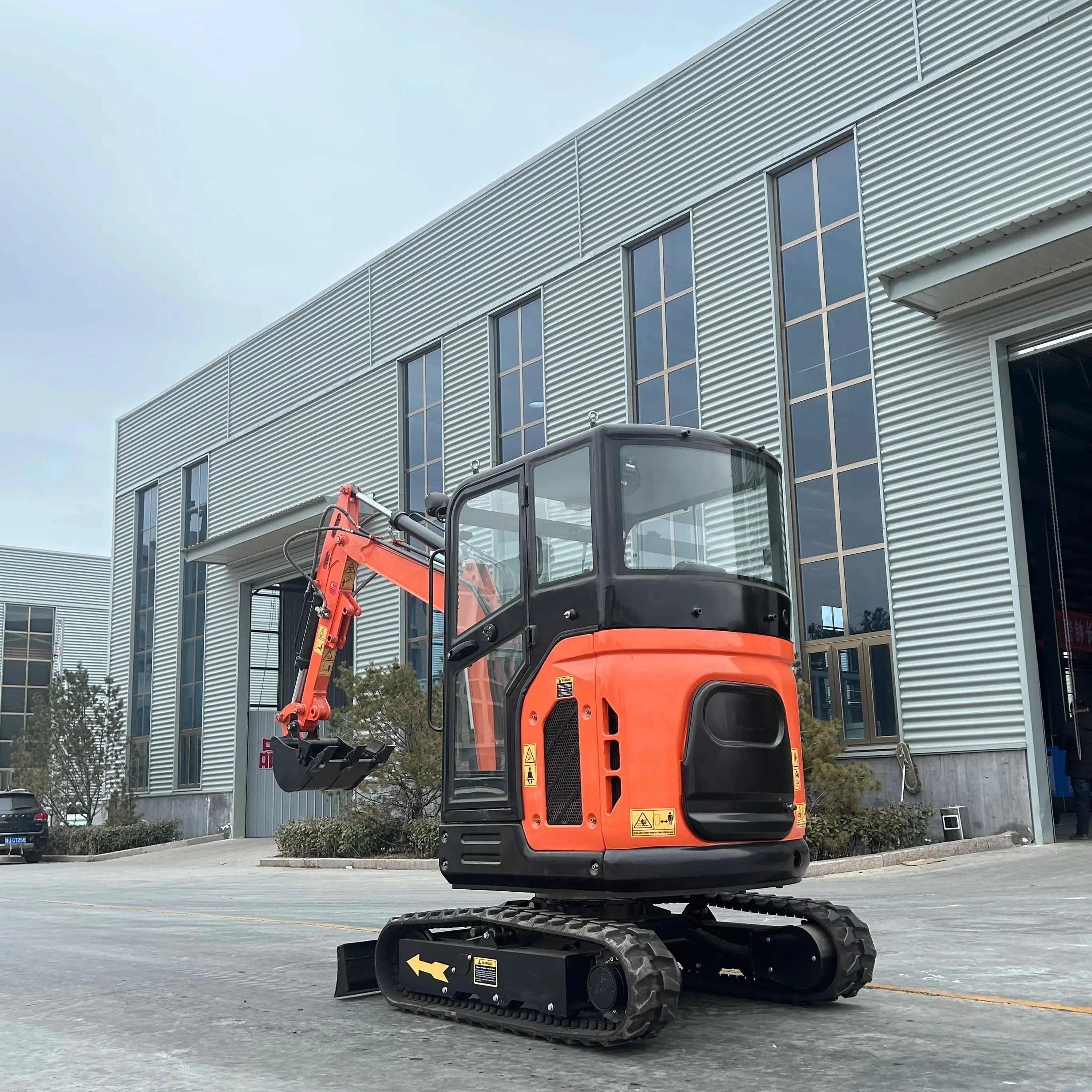 

Мини-экскаватор гусеничный весом 2,5 тонны, подходит для гидравлических цилиндрических насосов и двигателей Eaton, сертифицированный EPA, facto