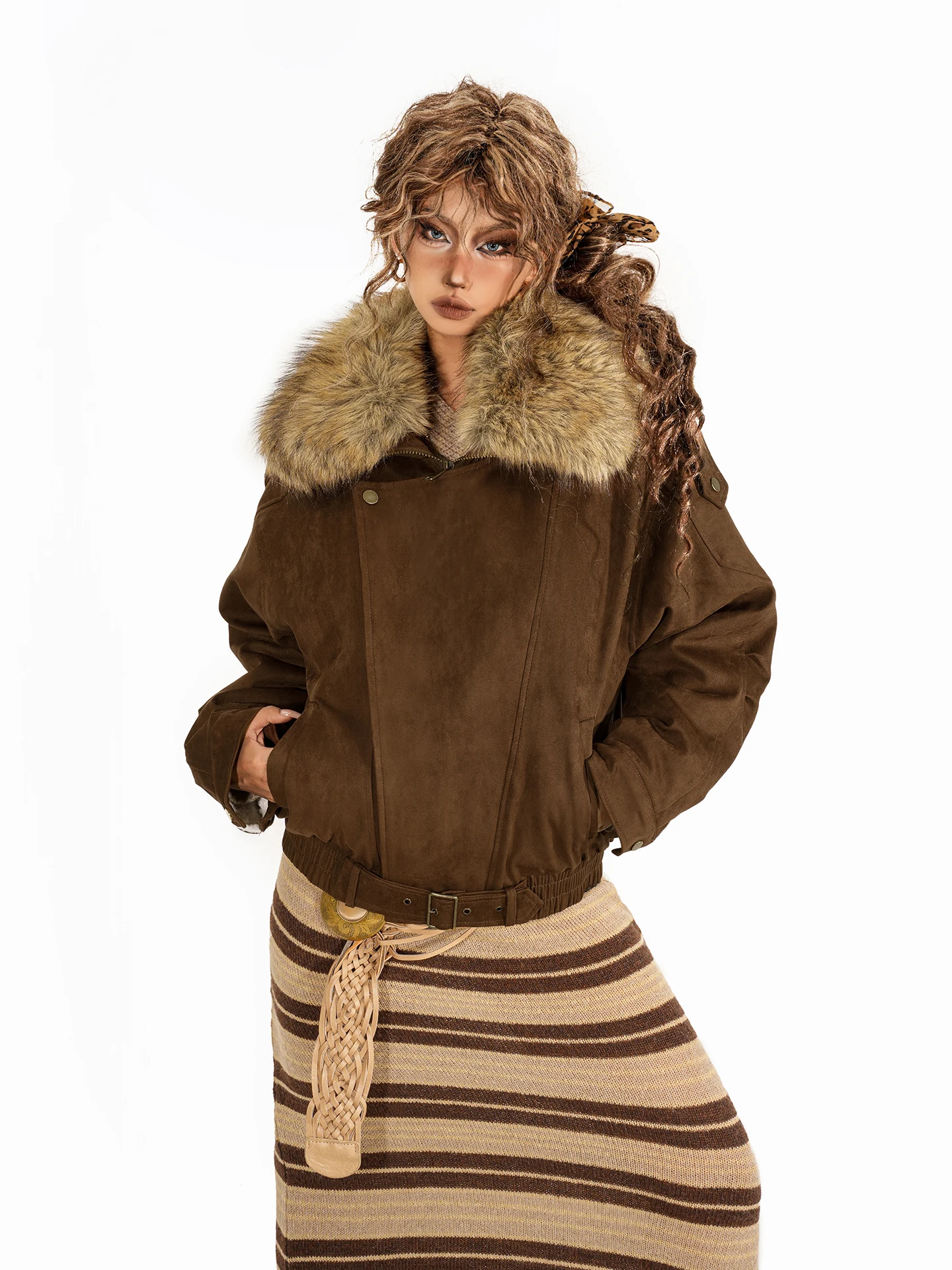 

Женская замшевая парка-косуха в американском ретро-стиле с отстегивающимся меховым воротником, свободного кроя, с длинными рукавами, для уличного стиля