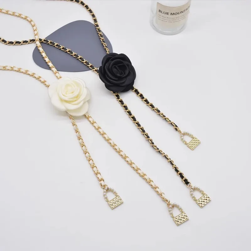 Fashion Camellia Flower Pearl Chain Belt for Women, Elegant Waist Accessory for Dresses, Adjustable Size, Black White Color