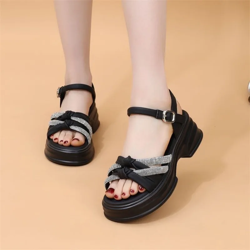 Thick Sole Medium Heel Sandal for Women Summernew Arrivalpetites Lightweight Fashion with Skirt Good-looking Seaside Beach Shoes