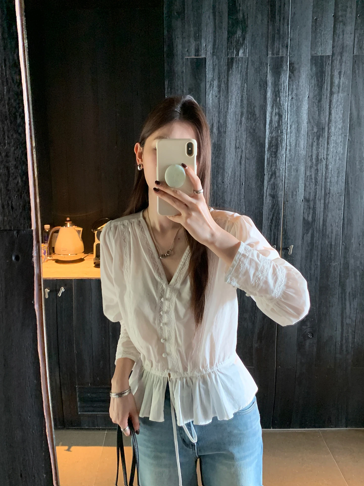 

Белая кружевная хлопковая рубашка с V-образным вырезом и эффектом утяжки на талии, женская модная блузка премиум-класса, дышащая, повседневный стиль, с длинным рукавом