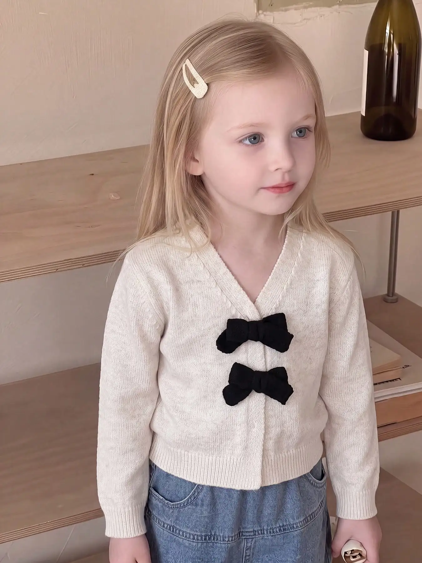 Girls' Gentle and Sweet V-Neck Knitted Long-Sleeved Sweater Cardigan with Three-Dimensional Bow Decoration