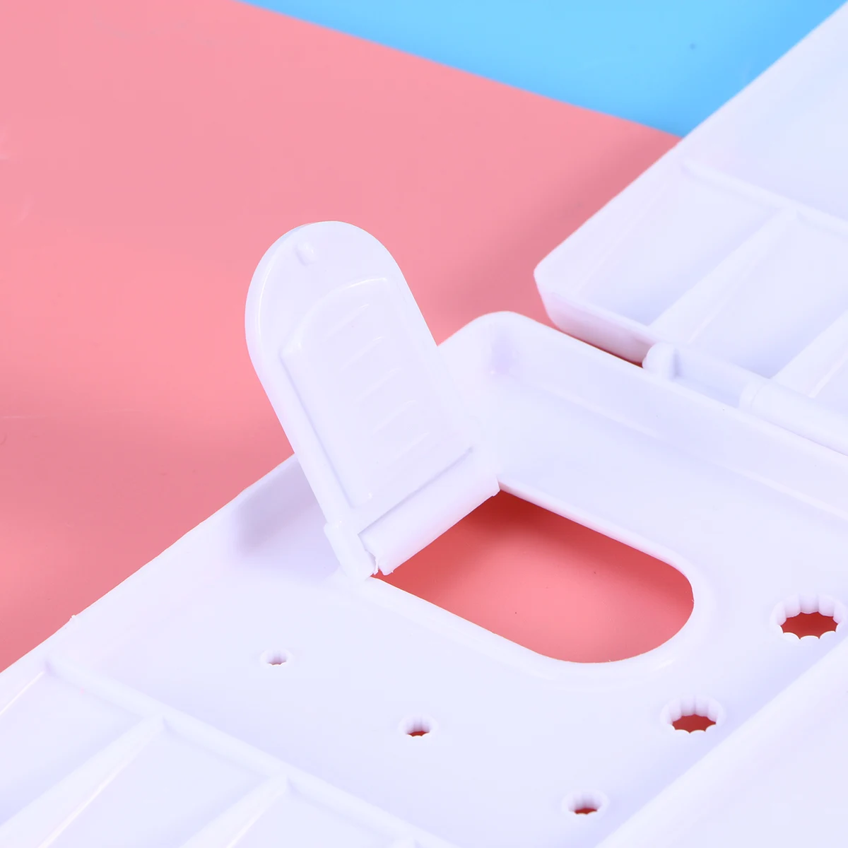 

28 Small 5 Big Compartments Plastic Color Palette Hard PP Foldable Paint Tray Thumbhole Brush Holders 180 Degree for Artists