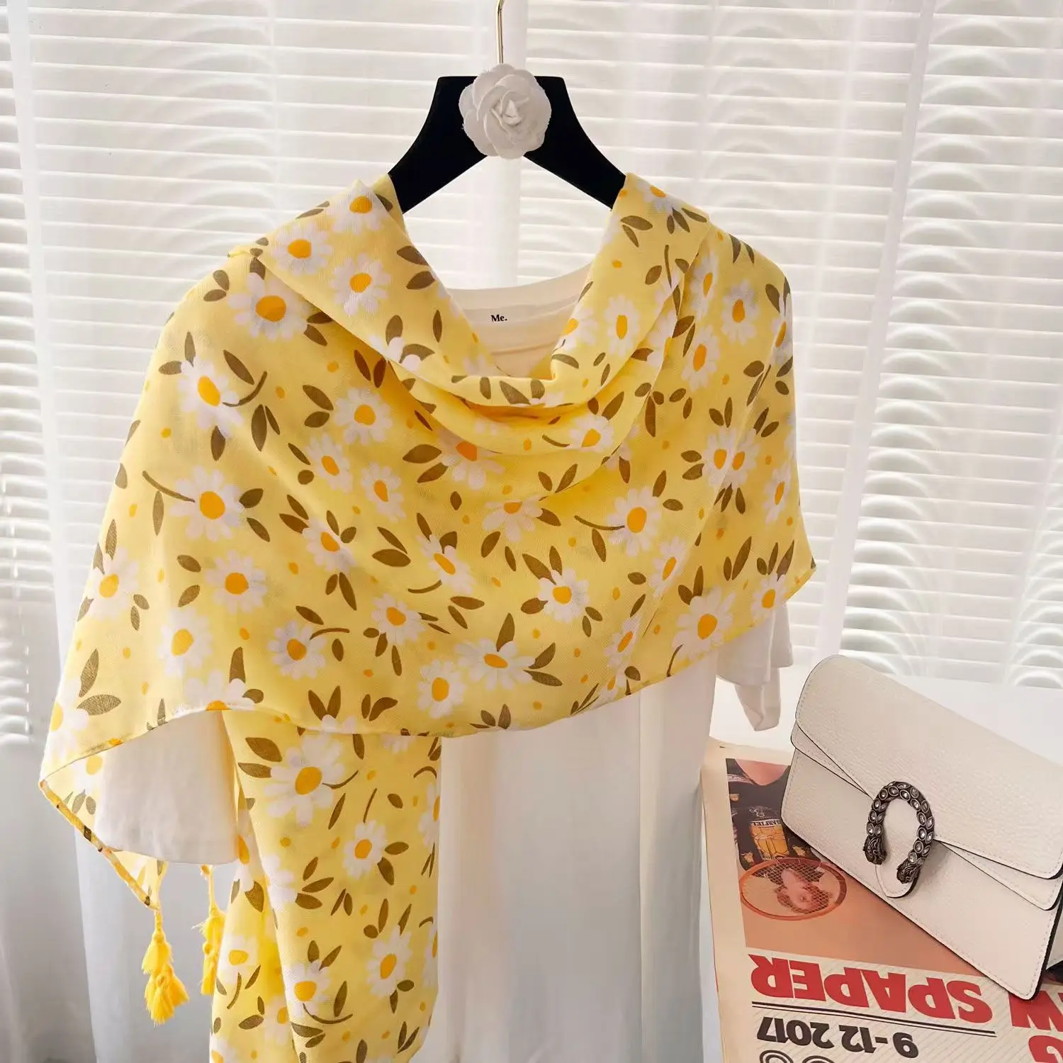 

2024 Women's Spring Summer Thin Scarf Yellow Daisies Exquisite Fringe Long Scarf Sun Protection Cape