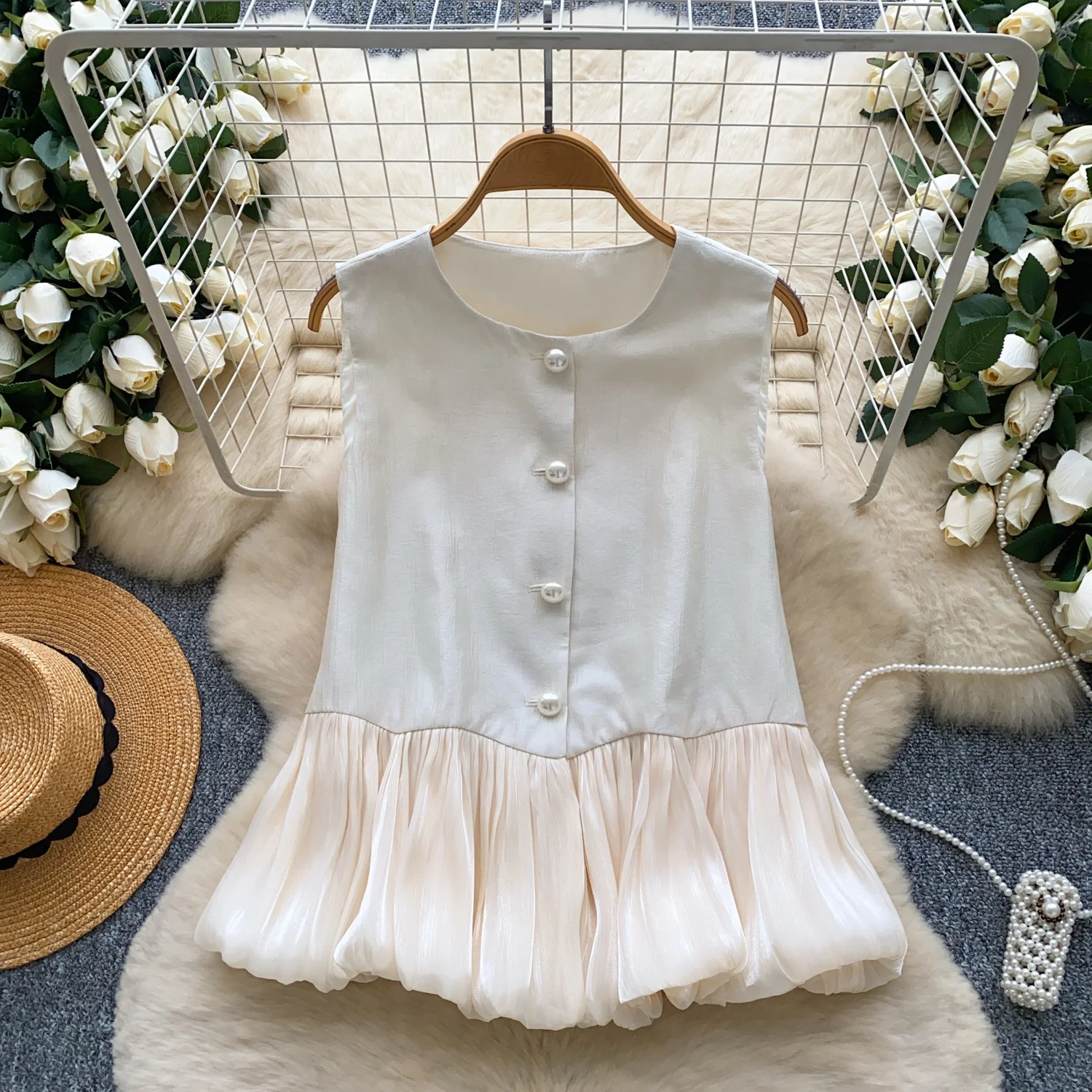 

Clothland Women Vintage Spliced Blouse Single Breasted Patchwork Sleeveless Shirt Female Cute Sweet Office Wear Tops WA360