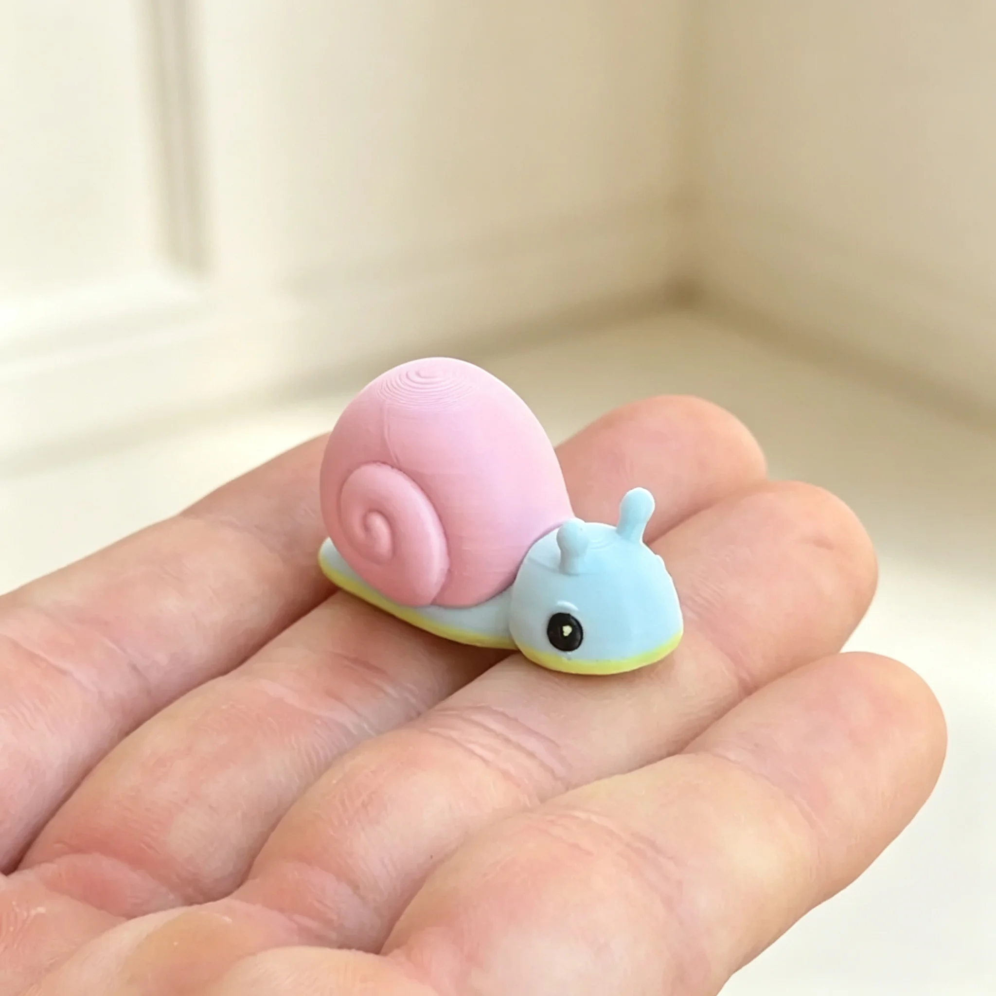 Cute Mini Snail Figurine Cartoon Colorful Snail Miniature Ornament for Fairy Garden Micro Landscape Dollhouse Aquarium Desktop