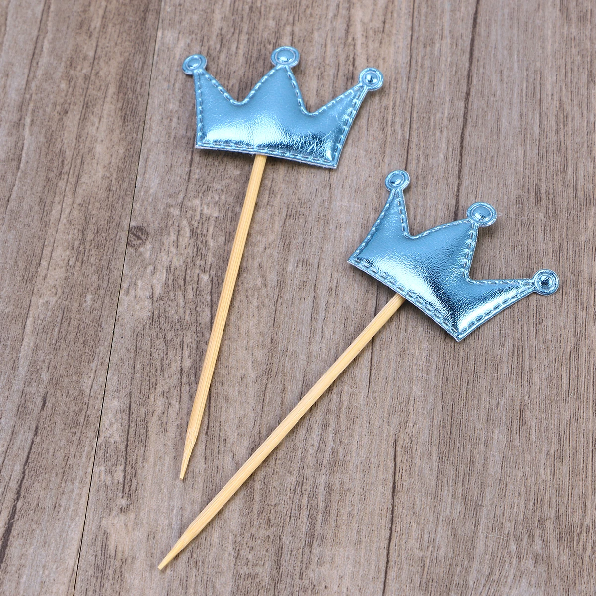 

10 pcs Cake Decoration Picks Crown Shape Food Grade Toothpicks For Birthday Party Cupcake Toppers Appetizer Fruit Picks