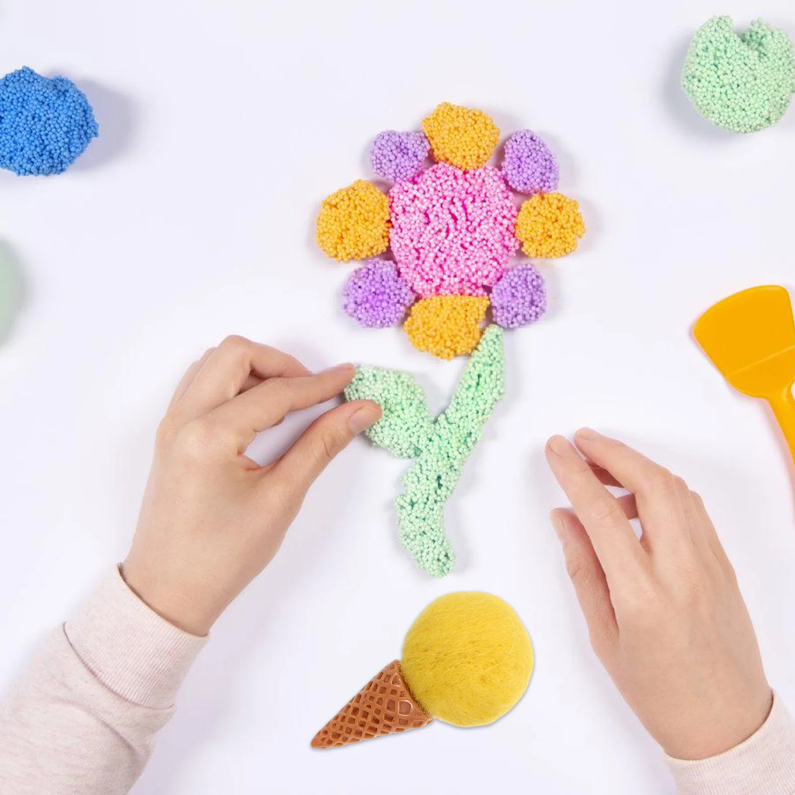 

4Pcs DIY Felt Ice Cream Cone Garland Crafting Accessory Fun Shape for Birthday Wedding Decor DIY Bouquet Felt Ice Cream