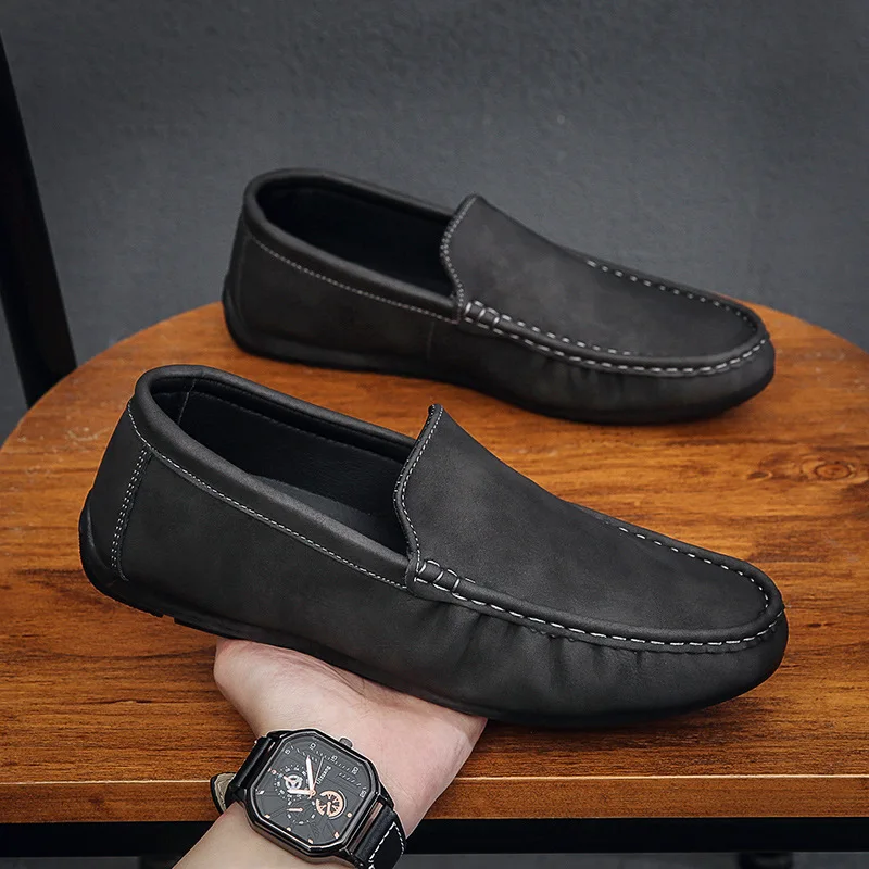 Sepatu pantofel datar pria, sneaker bisnis Slip on ringan untuk lelaki malas, jahit dangkal bernafas ukuran Plus