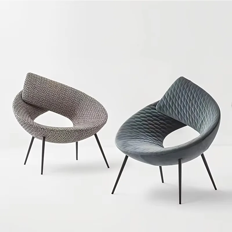 Sedia da Ristorante e Hotel dal Design Nordico Unico con Gambe in Metallo Dorato, Sedia d'Accento Originale per Caffetteria