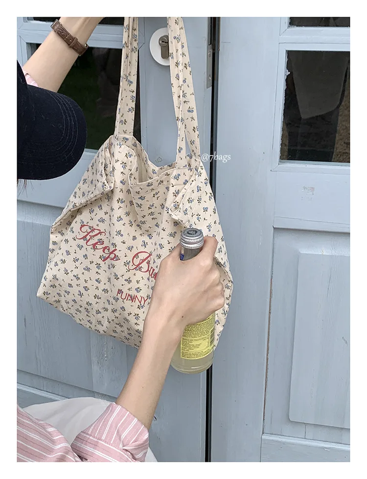 1 Pc Aesthetic Shoulder Bag for Student Girl Fashion Floral American Style Tote Bag Sweet High Capacity Makeup Book Storage Bag