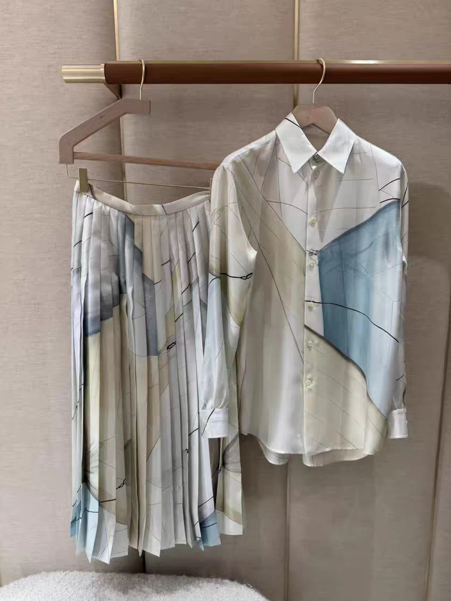 Vintage-Style Printed Mulberry Silk Shirt; Vintage-Style Nautical-Themed Shirt; Women'S Pure Silk Skirt.