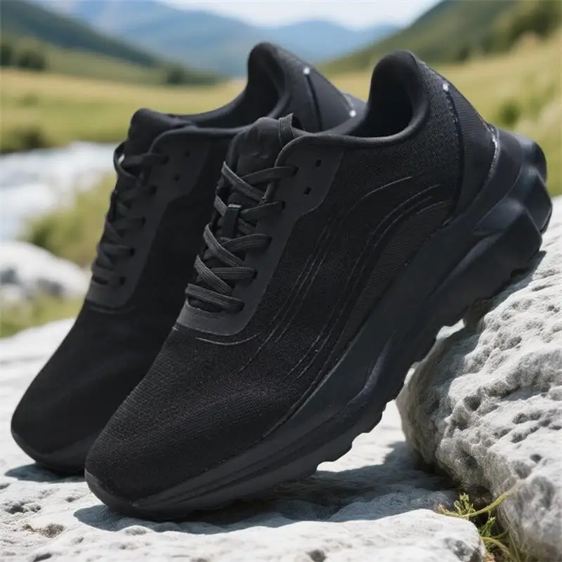 

BootsLightweight Training Sports Shoes, One - piece Molding, Training No Burden