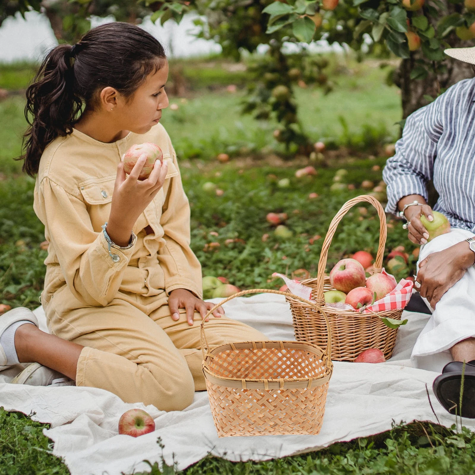 

Handmade Woven Bamboo Basket Portable Eco-Friendly Handle Hollow-Out Design Picnic Hiking Camping Storage Flower