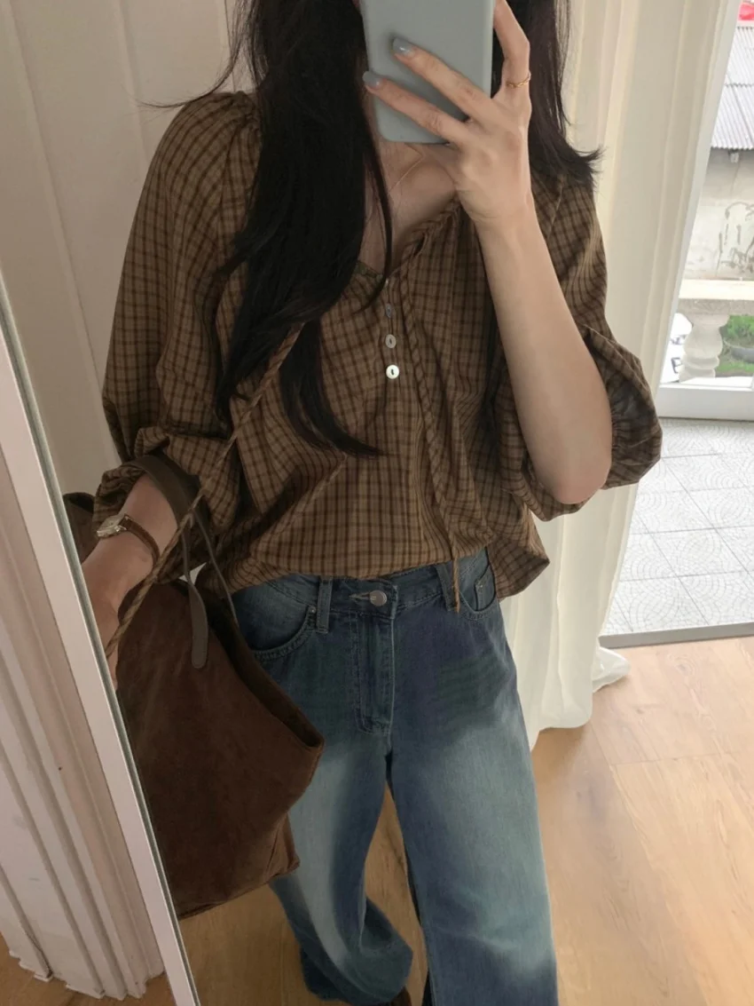 เสื้อยืดลายเอเลี่ยนคิตตี้ สไตล์วินเทจ สำหรับผู้หญิง ทรงหลวม ชิค เหมาะกับสาวออฟฟิศ ฤดูใบไม้ร่วง 2025 ทรงเข้ารูป อ่อนโยน แฟชั่น แมทช์ได้กับทุกชุด สตรีทแวร์ลำลอง