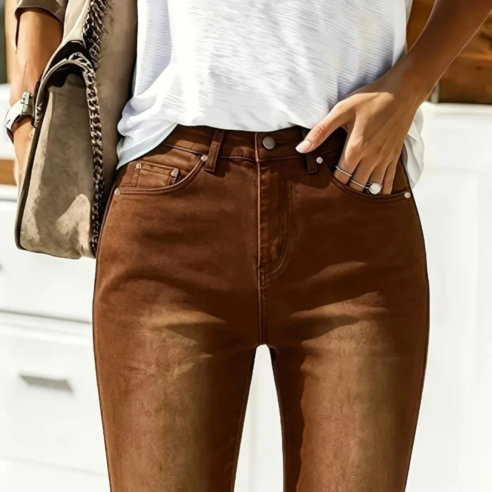 Fashion new brown ladies jeans, pocket multi-flat nail little daughter slim jeans, any match with fashion ladies jeans.