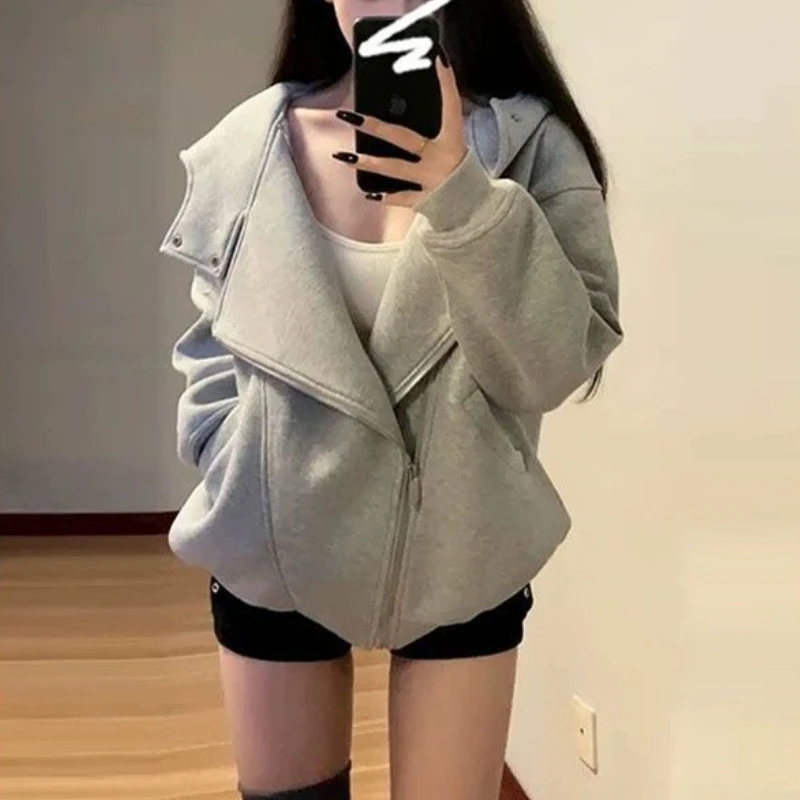 เสื้อฮู้ดดีไซน์สีเทาแบบแพทช์เวิร์ค แฟชั่นฤดูใบไม้ร่วง ทรงหลวมแบบอสมมาตร สไตล์ฮาราจูกุ เสื้อแจ็คเก็ตลำลองแนวสตรีทแวร์ รุ่นใหม่ปี 2025