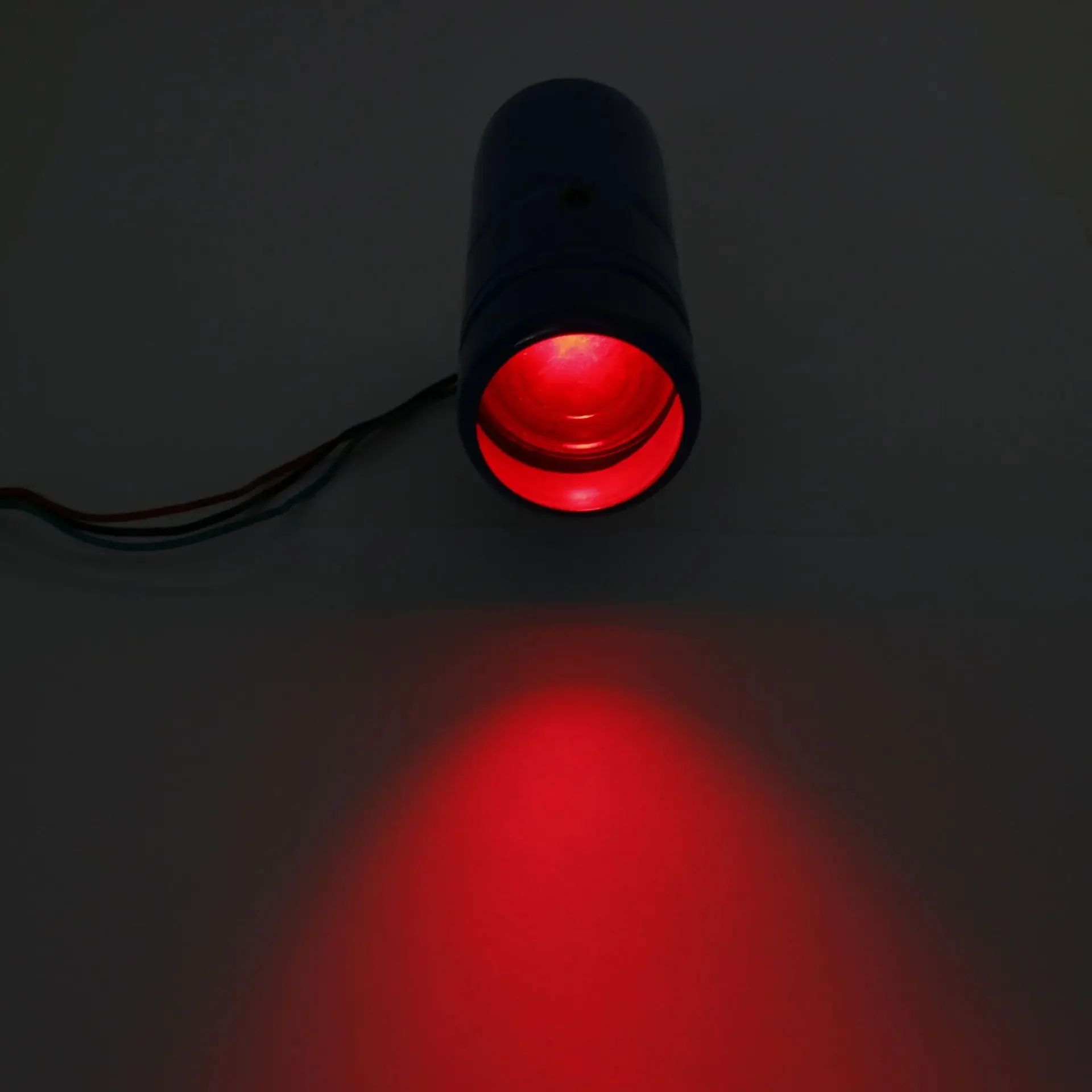 أحمر/أزرق LED مصباح عالمي 1000-11000 دورة في الدقيقة قابل للتعديل RPM تحذير ضوء مقياس سرعة الدوران تحذير التحول الضوء