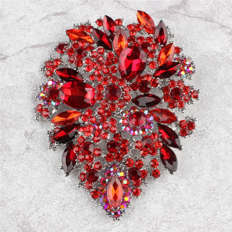 New Hot Fashion Flower Alloy Micro-Inlaid Colored Glass Brooch Luxury Classic Temperament Joker Accessories.