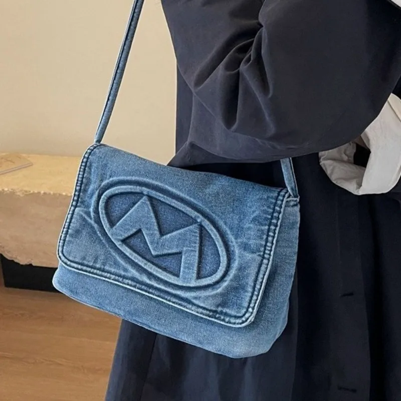 

2025 Новая винтажная большая сумка для женщин, дизайнерская роскошная джинсовая сумка на плечо, корейская модная шикарная женская сумка в ленивом стиле