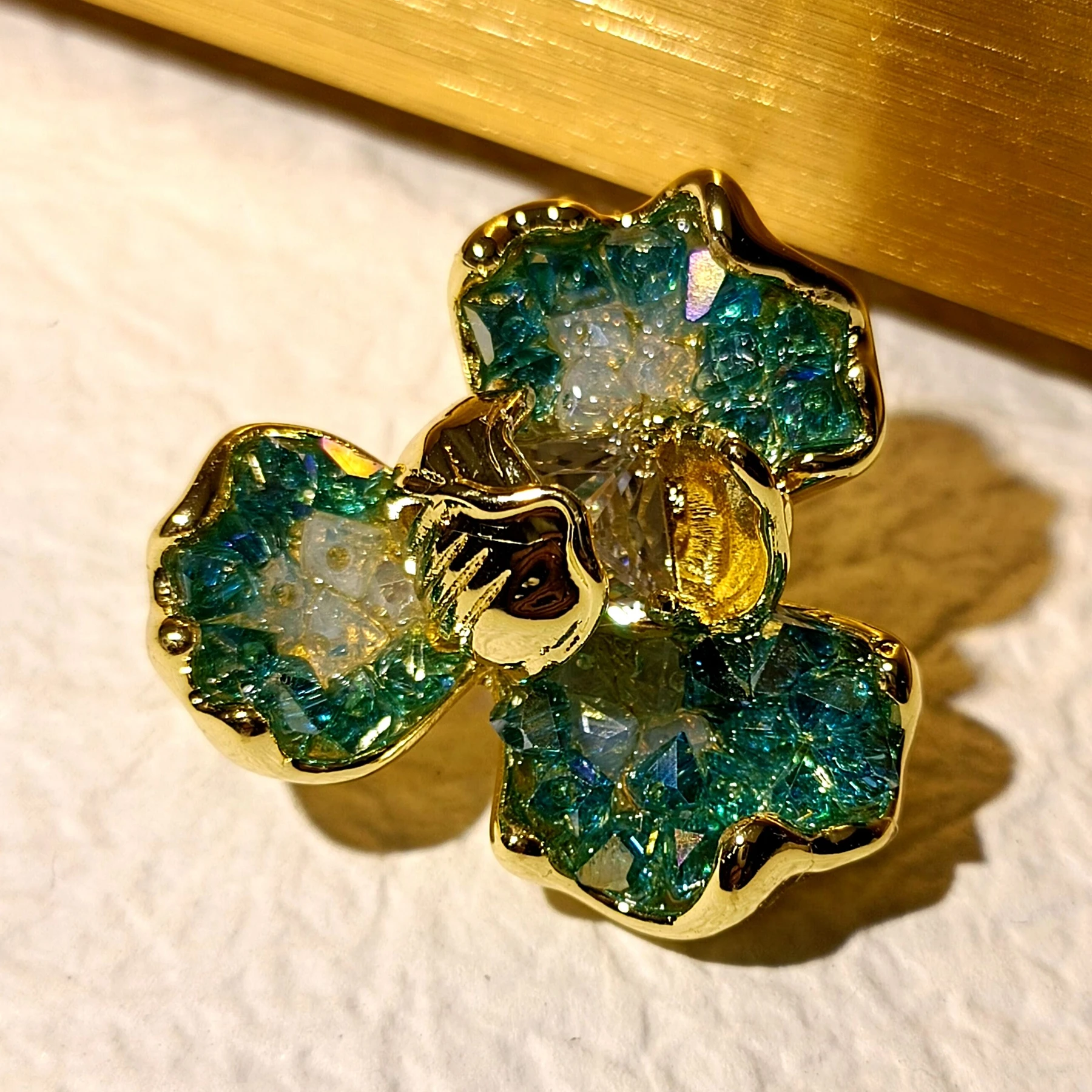 Gorgeous Blue Rock Crystal Stones 3 Petal Flower Brooch Pin