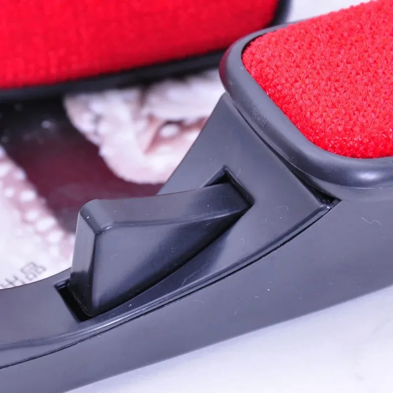 Rotatable Electrostatic Dust Removal Brush Clothes Dry Cleaning Sticking Device Hair Reusable Static Coat Pet Fur Remover Brush