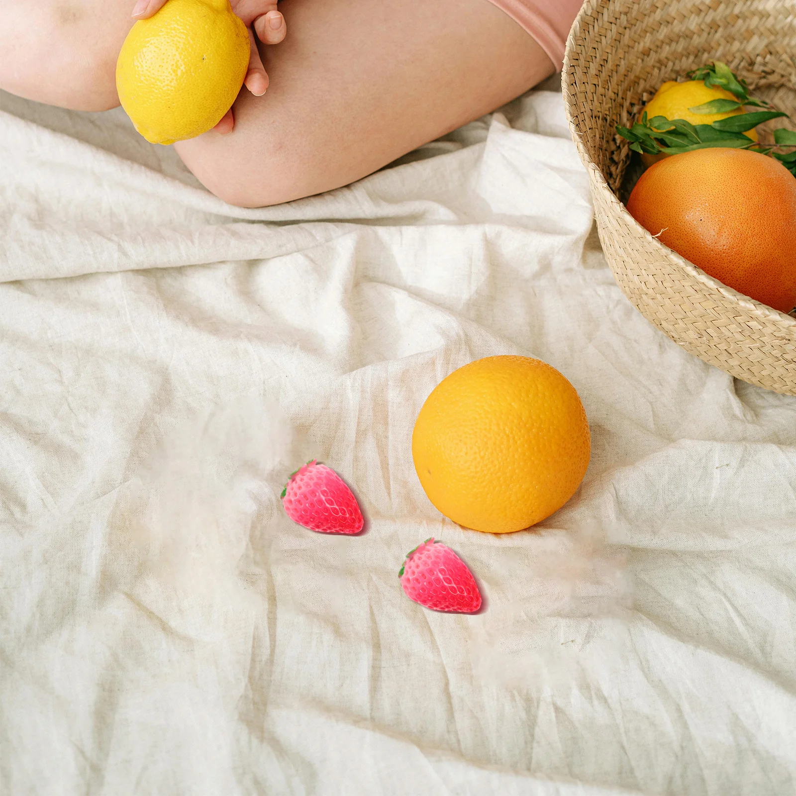 

10Pcs Resin Simulation Strawberries Realistic Fake Fruit Miniature DIY Craft Photo Shoot Props Party Decor Faux Strawberry