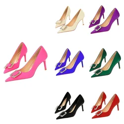 Kobiety 7cm Wysokie obcasy Bling Crystal Buckle Designer Satin Pumps Lady Scarpins Purple Green Stiletto Fashion Evening Banquet Shoes