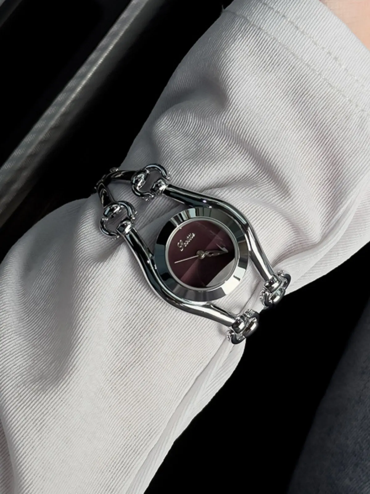 Japanese And Korean Style Vintage Women'S Bracelet Watch, 2026 New Model, Small And Exquisite Women'S Watch, Women'S Accessory.