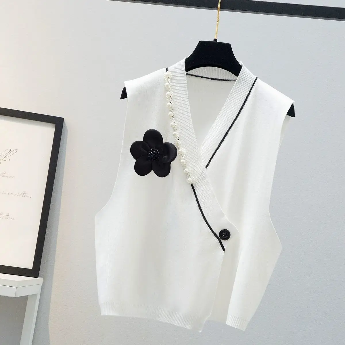 Korean new autumn and winter women's pearl flower knitted vest sweater for spring wear  winter clothes women