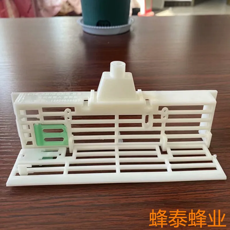 

30PCS White new anti escape frame, green plastic air outlet, beekeeping tool