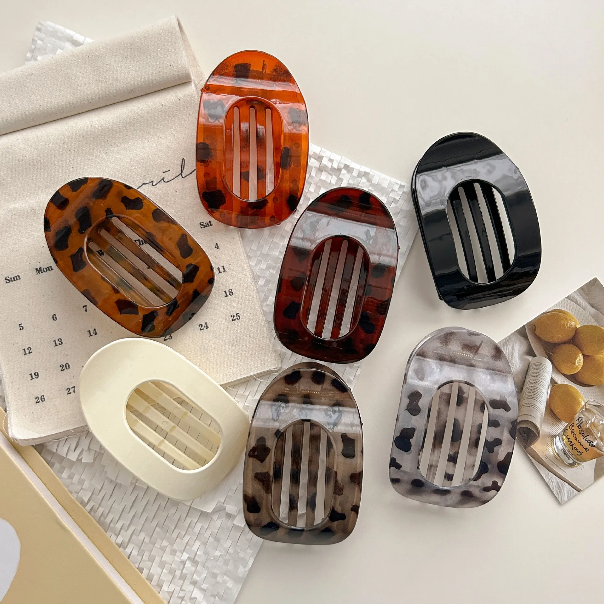 

PC Hair Claw Clip for Women New Design Leopard Matte Curved Flat Styling Barrettes Acrylic Lying Down Hair Accessories