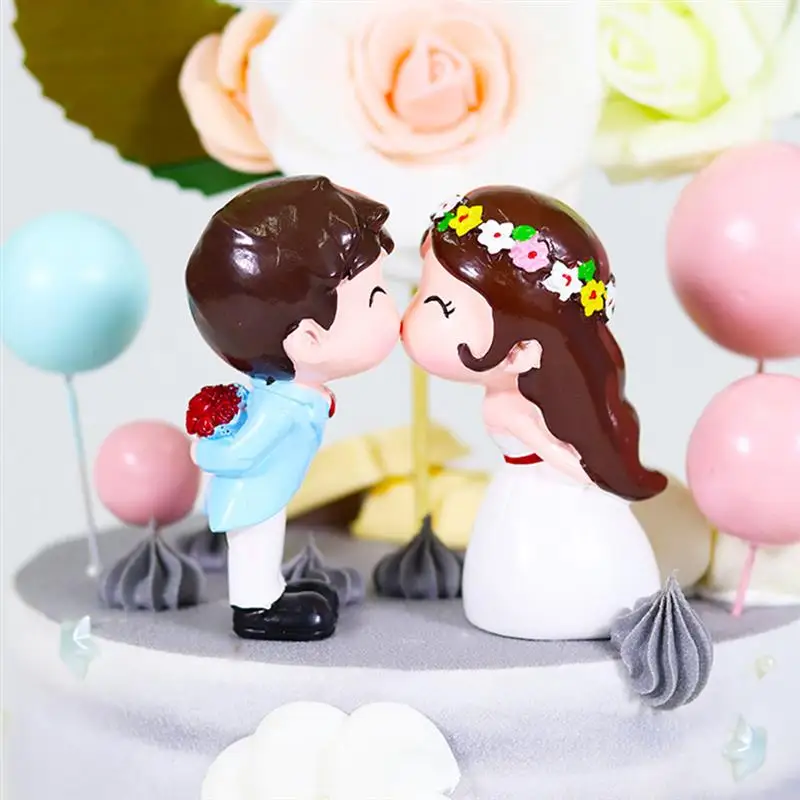 

1 Pair Wedding Cake Ornament Cake Resin Ornament Kiss Couple Cake Ornament Creative Cake Decoration