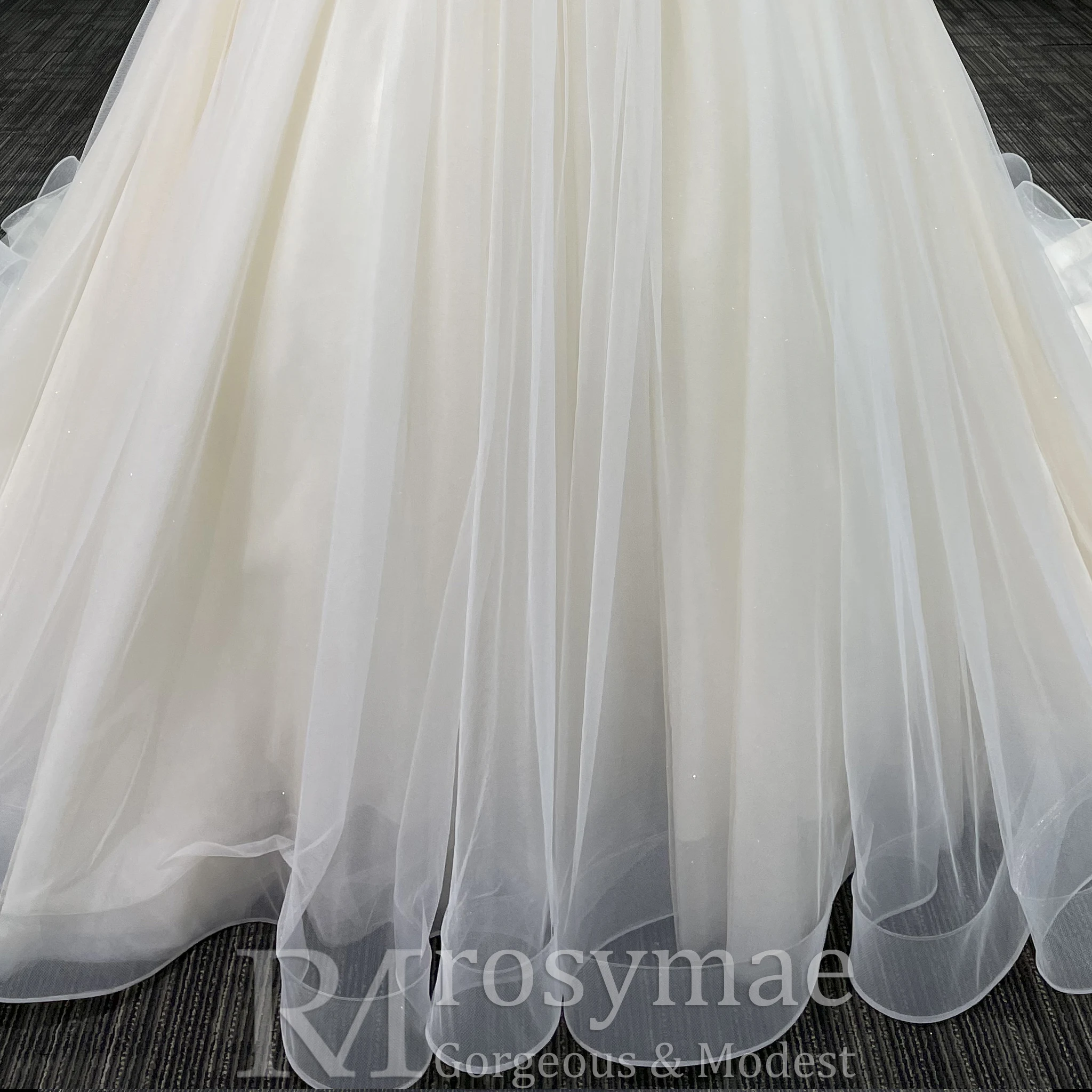 Rosymae elegante A-lijn trouwjurk met doorschijnende mouwen voor bruidsjurk