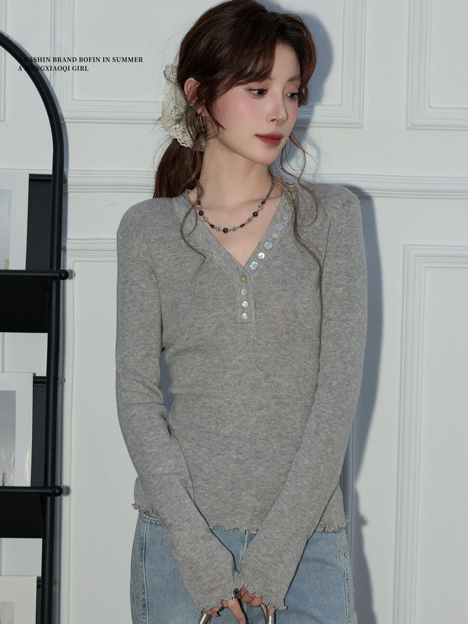 

Женский вязаный свитер Meng Xiaoqi в корейском стиле, с длинными рукавами, приталенный, с V-образным вырезом, на пуговицах, весенняя новинка, повседневный стиль